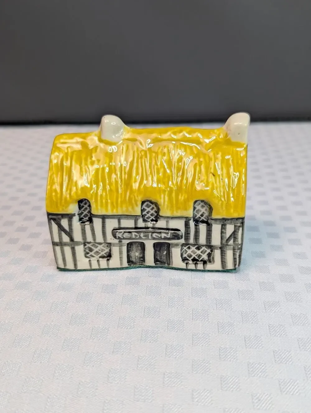 Vintage Tey Pottery Red Lion Pub Britain Miniature Countryside Collection No 6